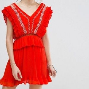 NWOT Moon River Pleated Open Back Dress